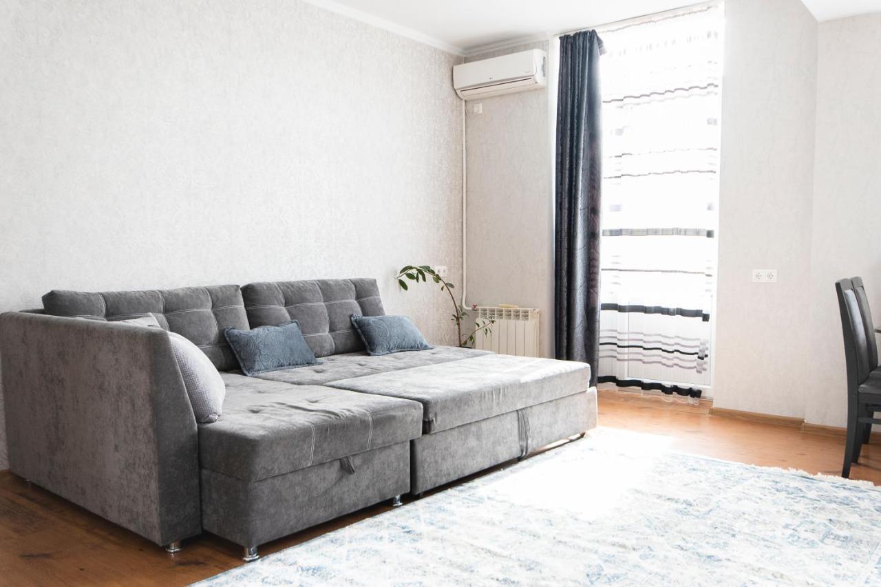 Comfortable Apartment In The Golden Square. 알마티 외부 사진